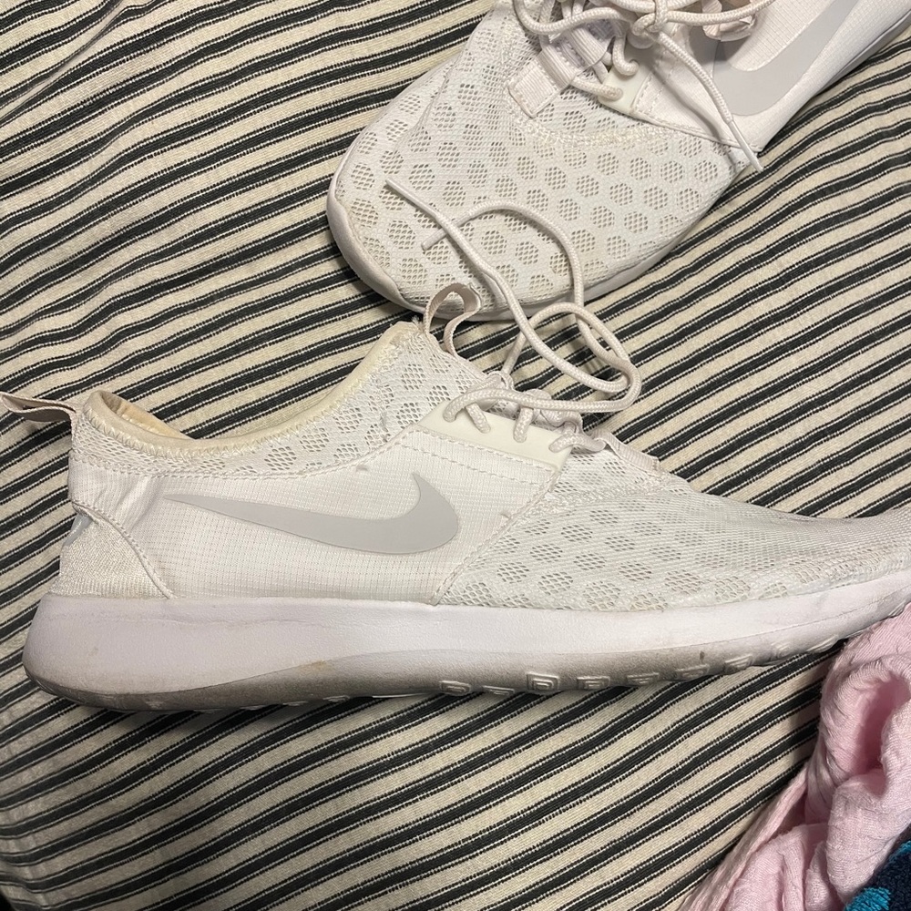 Women’s Nike gym shoes